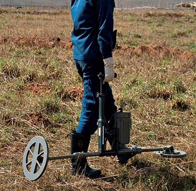 Détecteurs de mines militaires et humanitaires